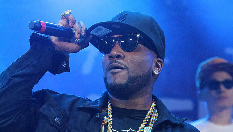 Young Jeezy bei einem Auftritt im Jahr 2012 Young Jeezy bei einem Auftritt im Jahr 2012