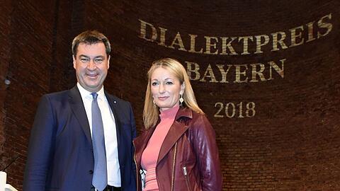Freut sich auf seine Laudatorin: Markus Söder, Monika Gruber.