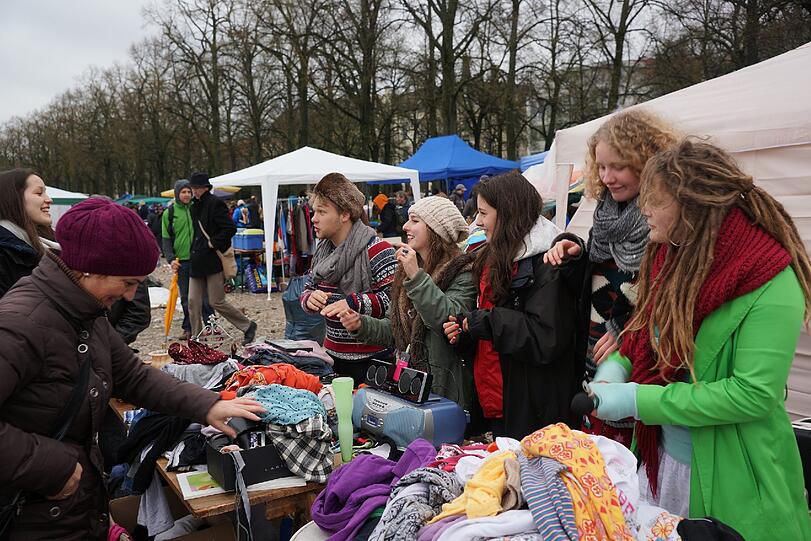 Flohmarkt auf der Theresienwiese: Die Bilder vom Riesenflohmarkt! - Ludwigsvorstadt - Abendzeitung München