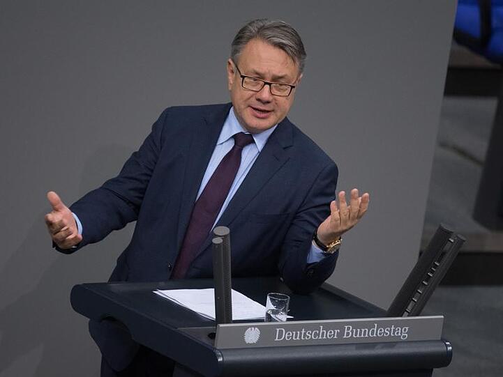 Georg Nüßlein (CDU/CSU) spricht im Deutschen Bundestages. Foto: Jörg Carstensen/dpa