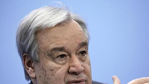 Antonio Guterres, Generalsekretär der Vereinten Nationen, rief die Menschen weltweit auf, sich weiter an die Abstands- und Hygieneregeln zu halten sowie Masken anzuziehen.