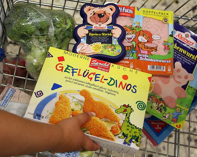 Ob "Geflügel-Dinos" oder Bärenwurst - bei Produkten für Kinder lohnt sich besonders der Blick auf die Inhaltsstoffe...