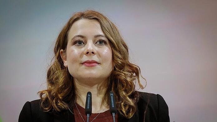 Die Münchnerin Jamila Schäfer (30) sitzt seit 2021 für die Grünen im Bundestag.