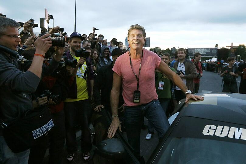 Und überall David Hasselhoff. Der Entertainer liebt das Bad in der Menge.
