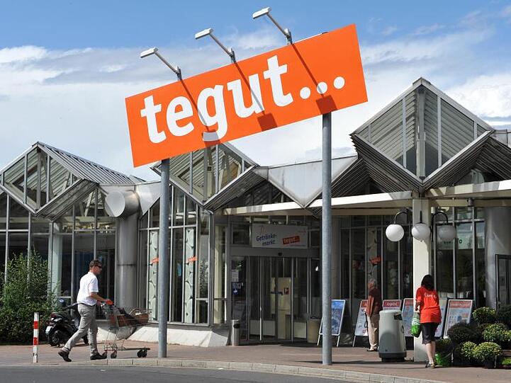 Die Außenansicht eines Tegut-Supermarktes. Foto: Uwe Zucchi/Archiv