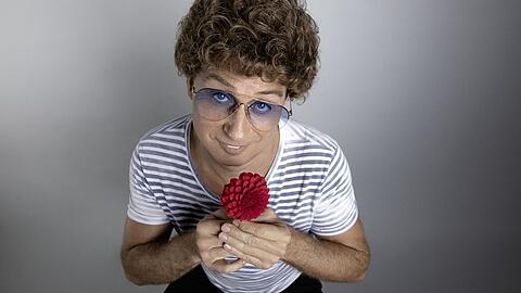 Kann man diesem Blick widerstehen? Hubertus Albers als Atze Schröder.