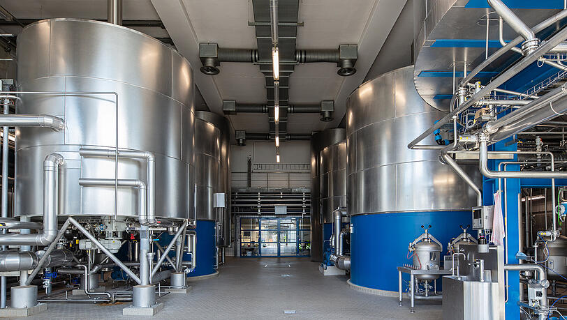 Um ein "gekröntes" Bier zu brauen, braucht es beides, die jahrzehntelange Erfahrung in bayerischer Brautradition und die Offenheit für neue Technologien.