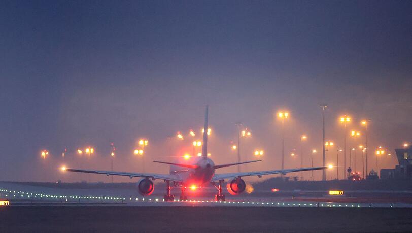 Vom Flughafen Leipzig/Halle sind am Freitagmorgen Afghanen abgeschoben worden. (Symbolbild)