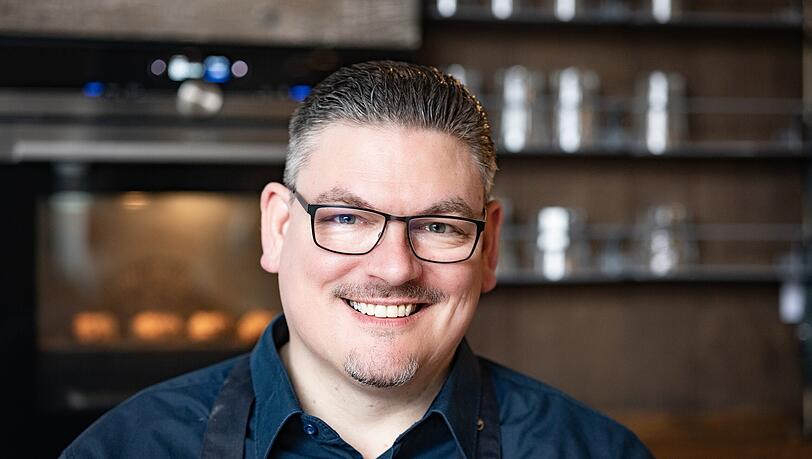 Dr. Björn Hollensteiner. Dr. Björn Hollensteiner.