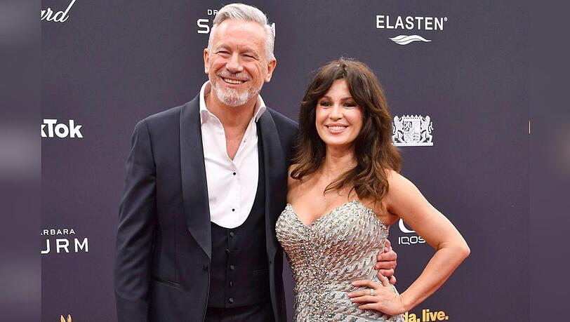 Natalia Avelon und Otto Steiner haben unter widrigen Umständen geheiratet - und hatten trotzdem Spaß. Natalia Avelon und Otto Steiner haben unter widrigen Umständen geheiratet - und hatten trotzdem Spaß.