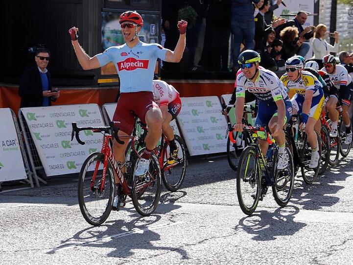 Marcel Kittel (l) siegte auf Mallorca im Sprint.