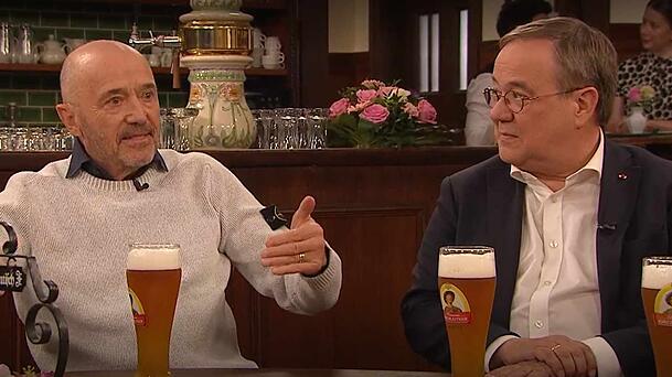 Christian Neureuther mit Armin Laschet beim "Sonntags-Stammtisch" des Bayerischen Rundfunks.