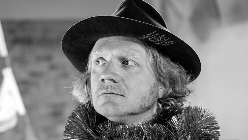 Der M&uuml;nchner Musiker, S&auml;nger und Songwriter Philip Bradatsch.