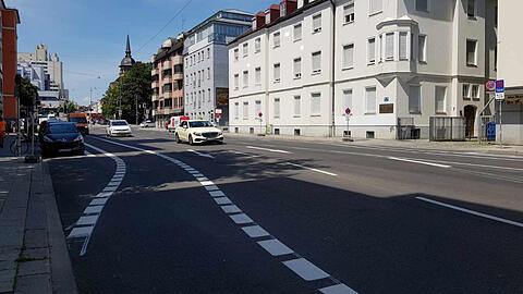 Die immer noch einigermaßen neuen Radlfahrstreifen auf der Schwanthalerstraße.