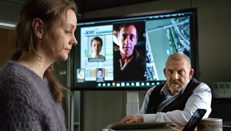"Tatort: Hubertys Rache": Kommissar Freddy Schenk (Dietmar Bär) und Jana Künitz (Mathilde Bundschuh) im Polizeipräsidium.