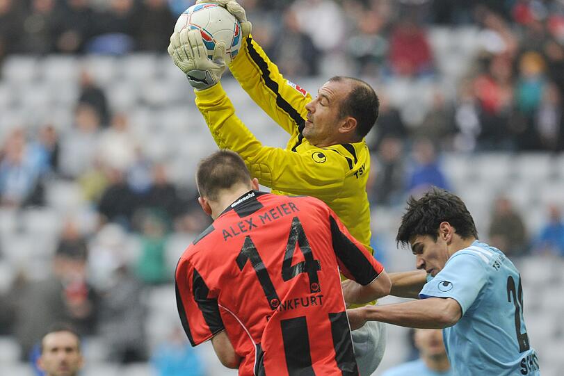 GABOR KIRALY: Musste gegen die beste Offensive der zweiten Liga seine Qualitäten zeigen. Bei Meiers Flachschuss reaktionsschnell und auch ansonsten immer auf dem Posten. Auf der Linie zählt er immer noch zu den Besten seiner Zunft. NOTE 1