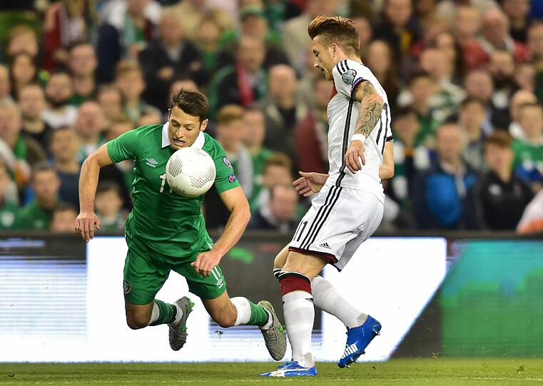 MARCO REUS: NOTE 3.
Wenig zu sehen, unauffällig in Halbzeit eins über links. Versuchte oft mit der Hacke zu spielen oder Bälle durchzulassen. Top-Vorbereitung auf Schürrle (55.).