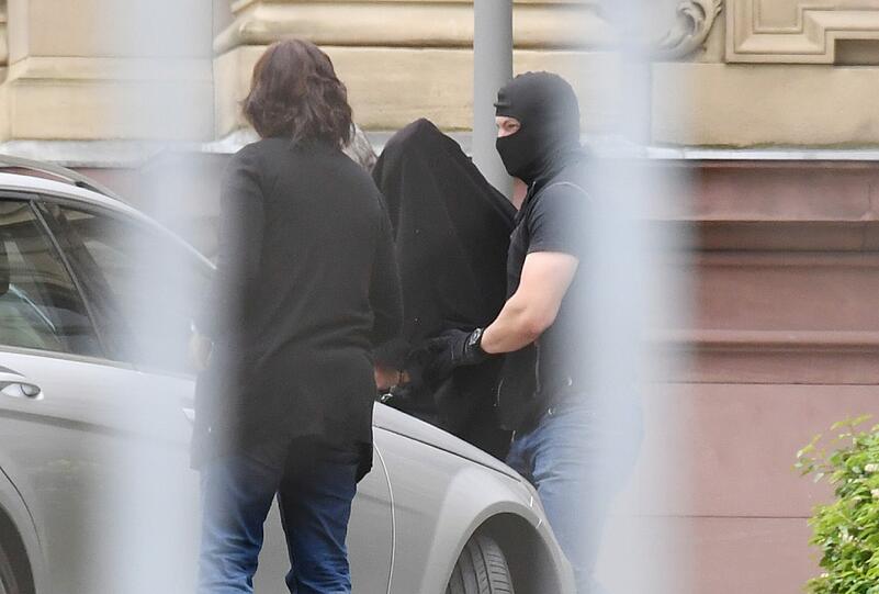 Beim Bundesgerichtshof (BGH) in Karlsruhe wird ein Terrorverdächtiger dem Haftrichter vorgeführt.