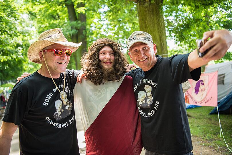Die Besucher vom Nürnberger Festival "Rock im Park" hatten mehr Glück: Hier schien die Sonne das ganze Festival-Wochenende durch.