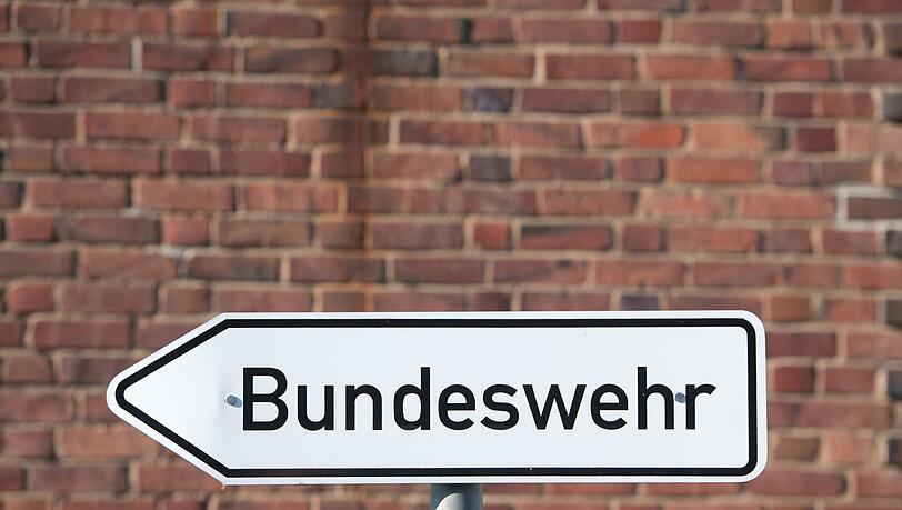 Ein Sprecher der Bundeswehr bestätigte, dass ein unbemanntes Flugobjekt zu Boden gegangen sei.