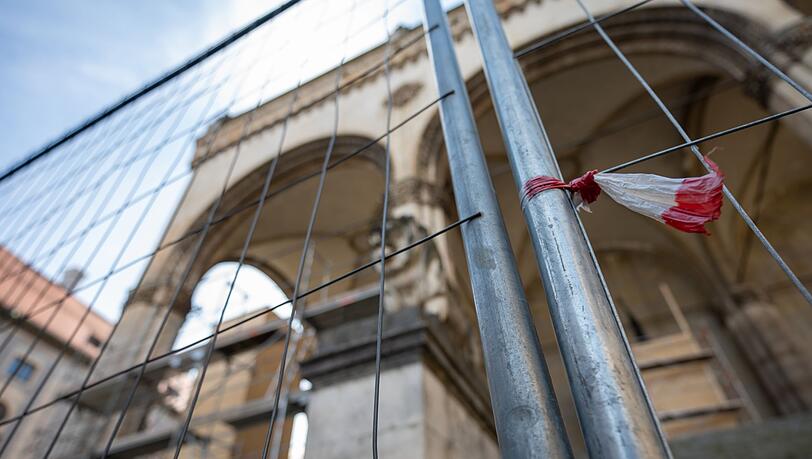 Die Feldherrnhalle ist mit einem Bauzaun abgesperrt. Die Feldherrnhalle ist mit einem Bauzaun abgesperrt.