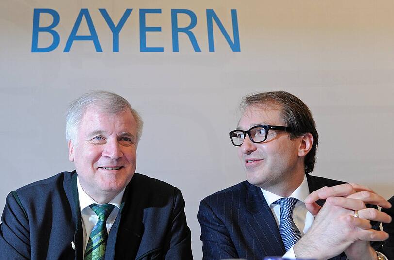 Freuen sich über gute Umfragewerte: CSU-Chef Horst Seehofer und Generalsekretär Alexander Dobrindt am Dienstag in Kreuth.
