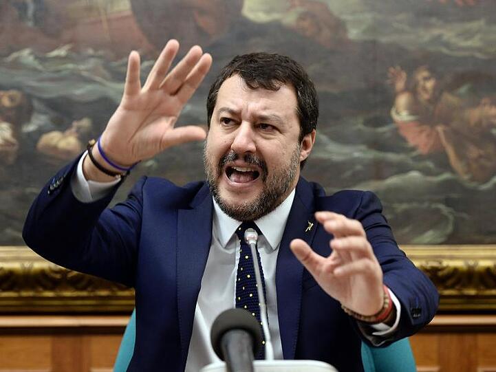 Die Krise der italiensichen Regierung spielt vor allem dem Oppositionschef von der rechtspopulistischen Lega, Matteo Salvini, in die Hände.
