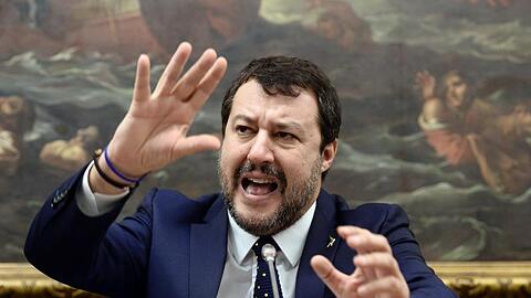 Die Krise der italiensichen Regierung spielt vor allem dem Oppositionschef von der rechtspopulistischen Lega, Matteo Salvini, in die Hände.