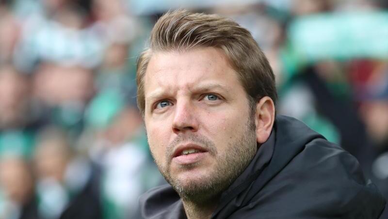 Trainer Florian Kohfeldt hat seinen Vertrag beim SV Werder Bremen bis 2023 verlängert. Trainer Florian Kohfeldt hat seinen Vertrag beim SV Werder Bremen bis 2023 verlängert.