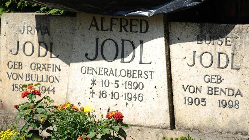 Das Grab von Alfred Jodl auf dem Friedhof auf der Fraueninsel im Chiemsee. Foto: Angelika Warmuth/dpa/Archivbild Das Grab von Alfred Jodl auf dem Friedhof auf der Fraueninsel im Chiemsee. Foto: Angelika Warmuth/dpa/Archivbild