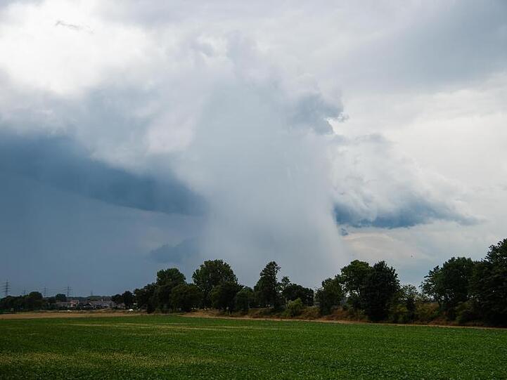 Gewitterwolken sind am Himmel zu sehen. Foto: Alex Forstreuter/Archivbild