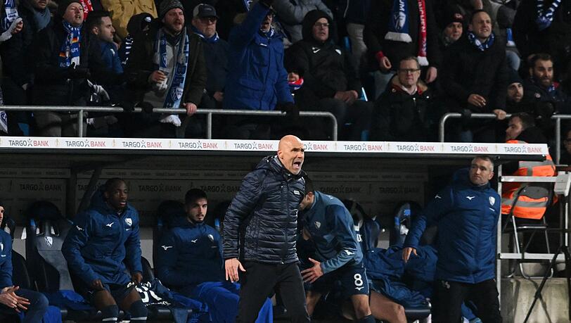 Bochums Trainer Thomas Letsch an der Seitenlinie.