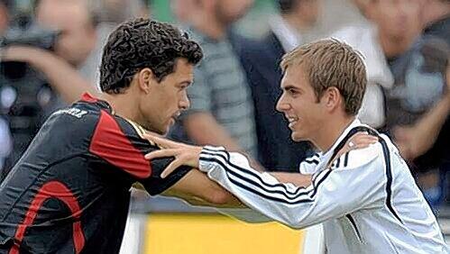 Die Streithansln: Michael Ballack (l.) und Philipp Lahm ringen um das Kapitänsamt in der deutschen Nationalmannschaft. Die Streithansln: Michael Ballack (l.) und Philipp Lahm ringen um das Kapitänsamt in der deutschen Nationalmannschaft.