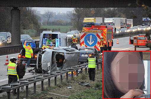 Am 13. November verursacht die Mutter Bianca T. auf der absichtlich einen Unfall auf der A92 nördlich von München. Sie überlebt den Unfall schwer verletzt, die Polizei findet die Leichen ihrer drei Kinder -Zwillinge im Alter von vier Monaten und ein sechsjähriges Mädchen - im Auto. Bianca T. hat die Kinder schon vor der Geisterfahrt getötet.