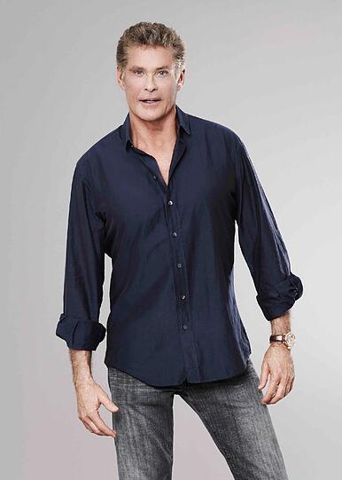 Der Name David Hasselhoff ging bereits seit ein paar Tagen in Zusammenhang mit dem TV-Event "Promi Big Brother" einher. Gestern um kurz nach 23 Uhr war es dann endlich soweit. "The Hoff" wurde als letzter Bewohner vorgestellt.