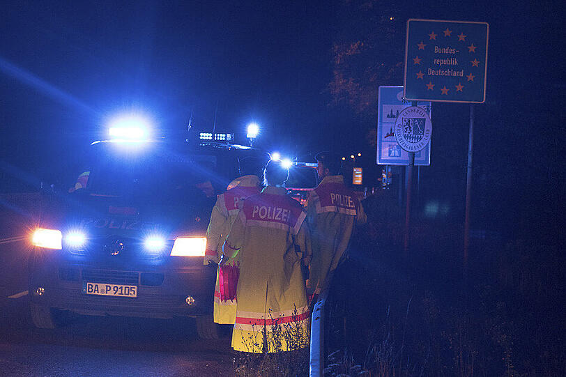 Weitere Bilder von den Grenzkontrollen auf der A8 am Sonntagabend und in der Nacht.