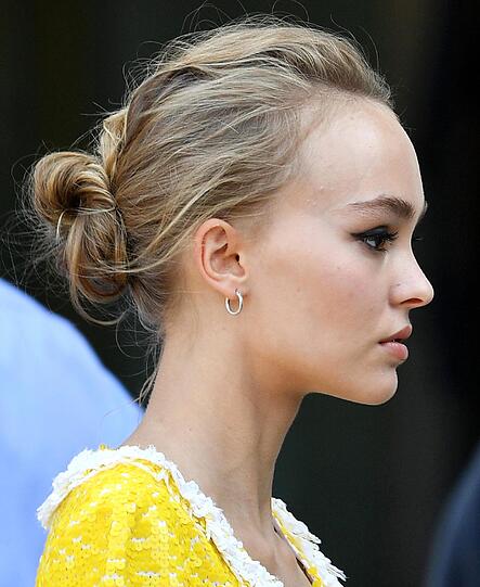 Das ebenmäßige Profil hat sie eindeutig ihrer hübschen Mutter Vanessa Paradis zu verdanken.