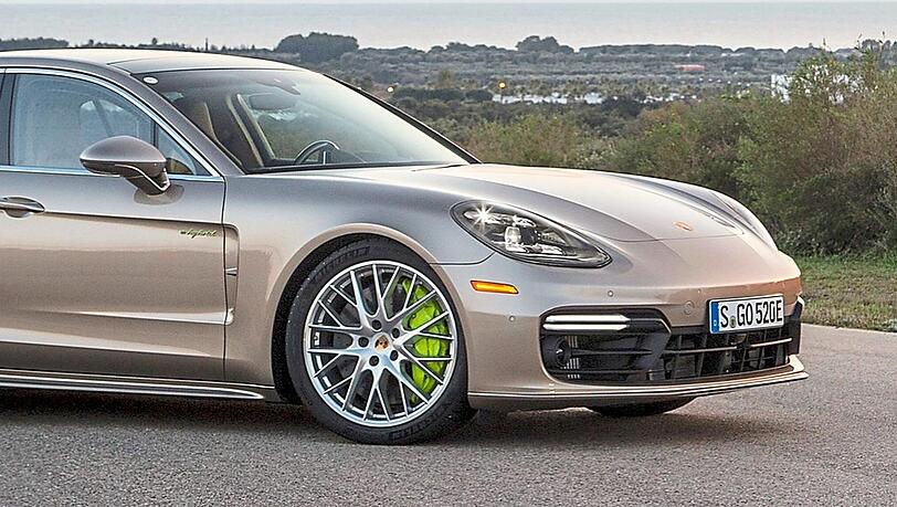 Luxusliner mit Kraft schier ohne Ende drückt auf das Tempo: Panamera Turbo S E-Hybrid. Luxusliner mit Kraft schier ohne Ende drückt auf das Tempo: Panamera Turbo S E-Hybrid.