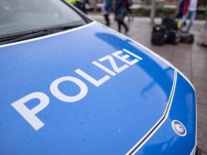 Ein Fahrzeug der Bundespolizei steht an einem Einsatzort. Foto: Patrick Seeger/dpa