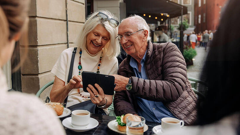 Was hei&szlig;t nochmal &bdquo;Zahlen, bitte&ldquo;? Bei solchen Urlaubsfragen und weiteren kann K&uuml;nstliche Intelligenz helfen.