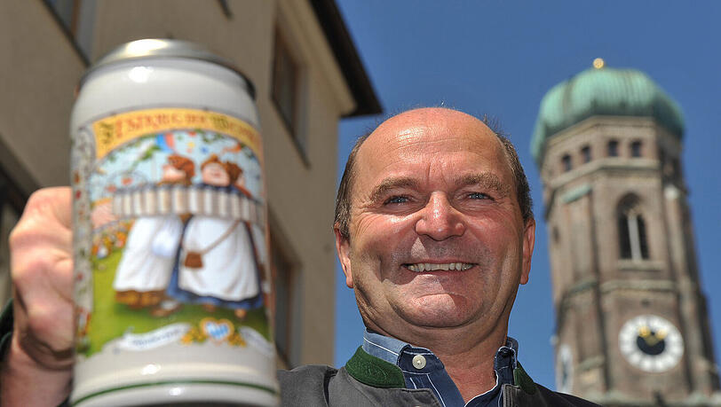 Sepp Krätz darf vorerst das Andechser am Dom weiterführen. Bis das Gericht über siene Klage gegen den Entzug der Gaststättenerlaubnis entschieden hat. Sepp Krätz darf vorerst das Andechser am Dom weiterführen. Bis das Gericht über siene Klage gegen den Entzug der Gaststättenerlaubnis entschieden hat.