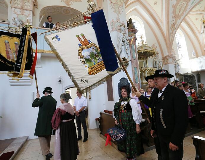 Filser-Fahnenweihe in der Heilig-Kreuz-Kirche in Forstenried. Die Bilder.