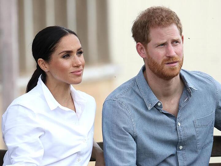 Offiziell geben Prinz Harry und Herzogin Meghan ihre royalen Pflichten Ende März auf.