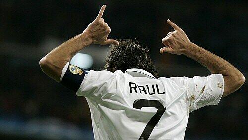 Die Nummer 7 ist es, Reals bester Torschütze aller Zeiten Raul. Die Nummer 7 ist es, Reals bester Torschütze aller Zeiten Raul.