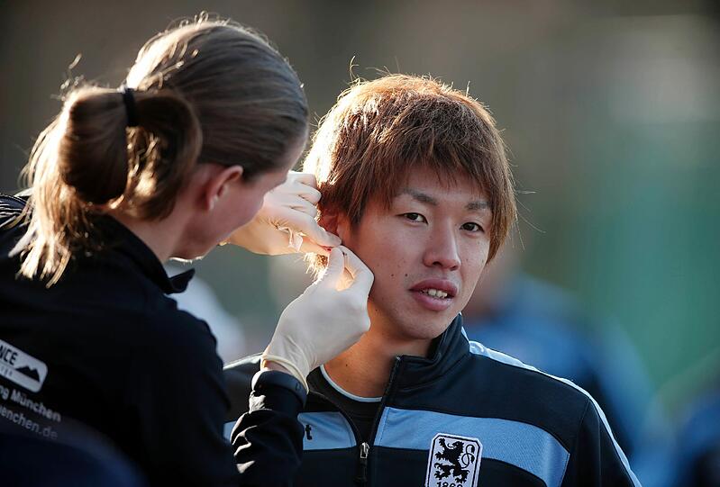Friedhelm Funkel lässt seine Spieler beim Laktattest ordentlich schwitzen. Im Fokus: Neuzugang Yuya Osako aus Japan.