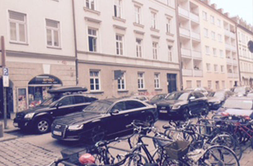 Servus, Basti: Hier werden Schweinsteigers Autos im Glockenbachviertel abgeholt.