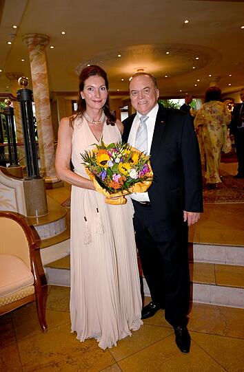 Heutiges Glück: Jubilar Winkler mit seiner Frau Daniela.