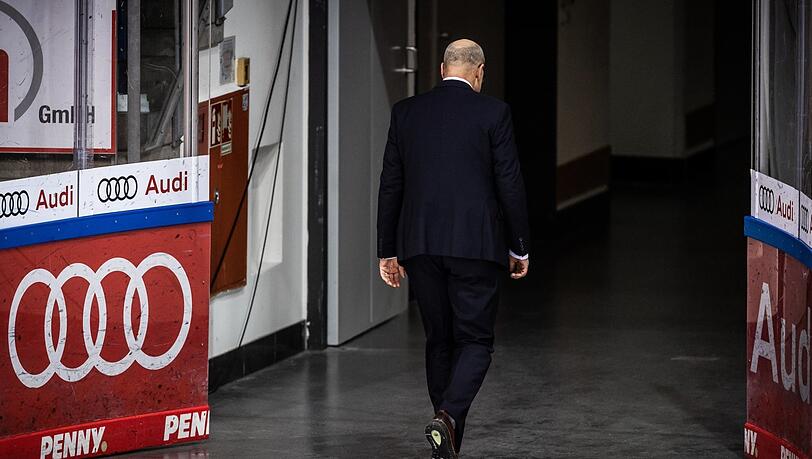 Abgang nach dem Viertelfinale: EHC-Coach Don Jackson. Abgang nach dem Viertelfinale: EHC-Coach Don Jackson.