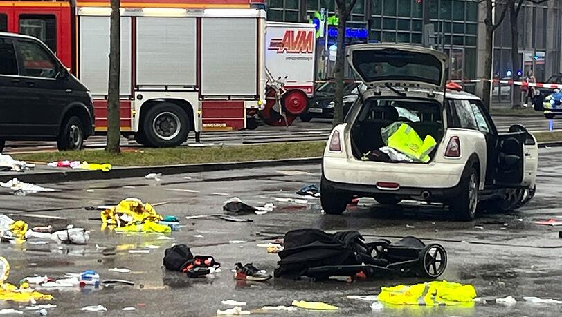 Mit seinem Auto überfuhr der Mann mehrere Menschen. (Archivbild)