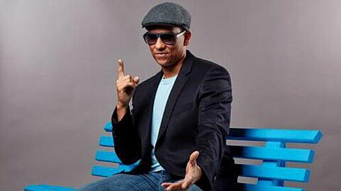 Xavier Naidoo, der zuletzt drei Staffeln von "Sing meinen Song" auf VOX präsentierte, wird 2017 beim Pay-TV-Sender Sky eine neue Musikshow moderieren.
